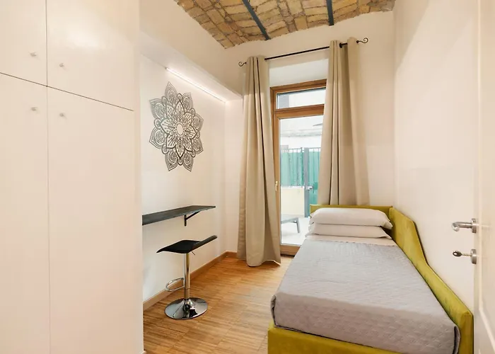 Quintino Terrace Near Termini Station Apartment Rom