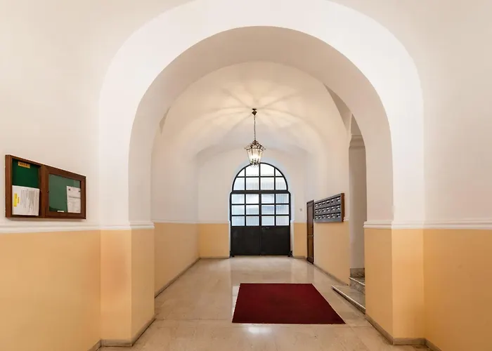Quintino Terrace Near Termini Station * Rom